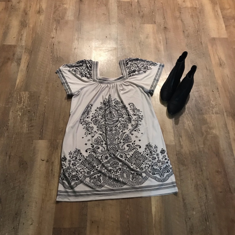 ***4/$20***BCBG MAXAZRIA Casual Top